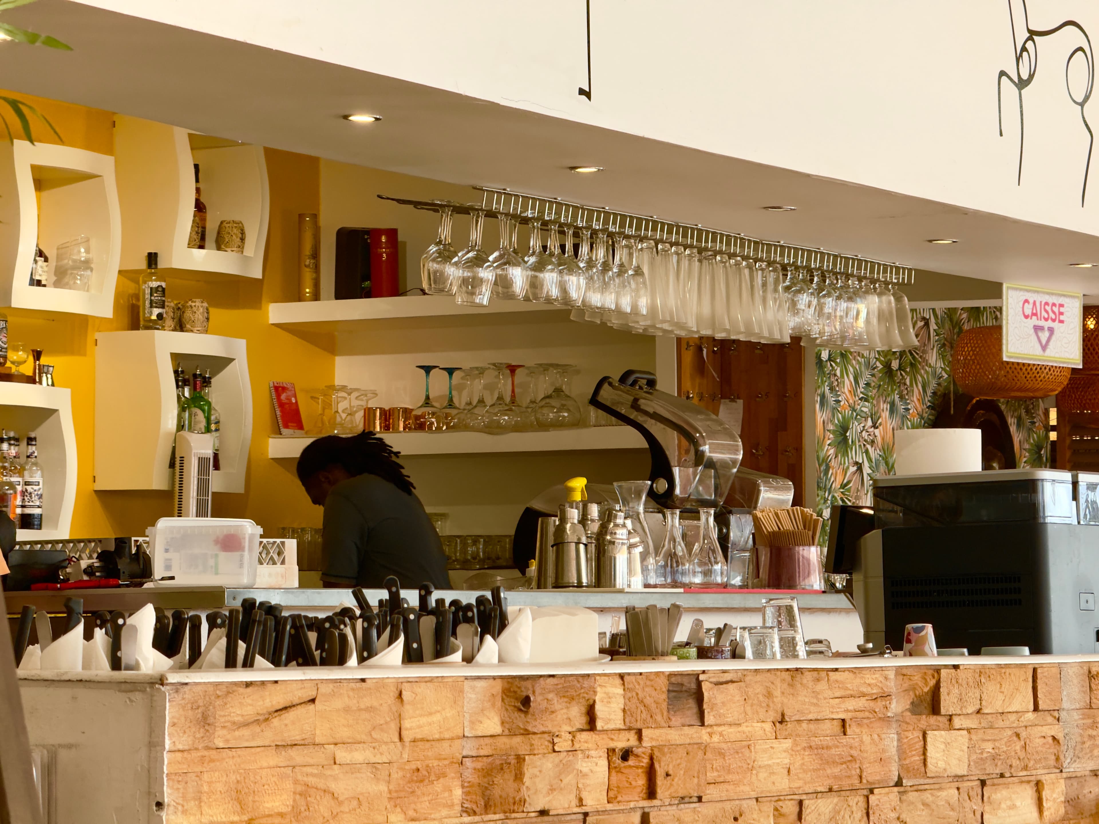 Bar du PamPam, Cocktails tropicaux et happy hour 18h - 19h30.